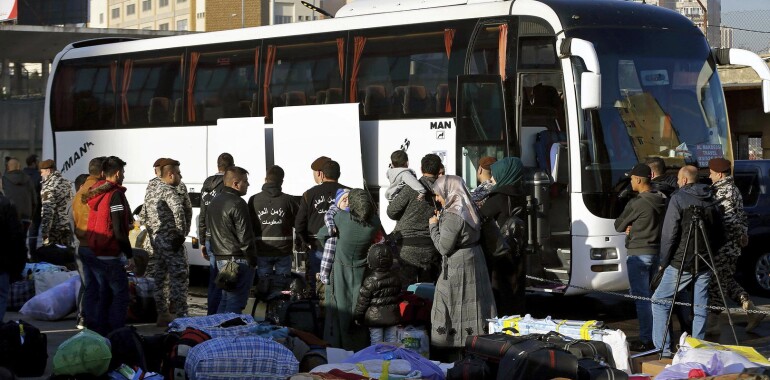 لبنان يرحل 15 سوريا بعد أن أعادتهم قبرص 