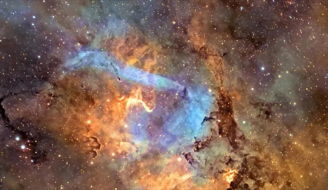 مصور فنلندي يقضي 12 عاماً في إنشاء صورة فسيفساء لمجرة درب التبانة