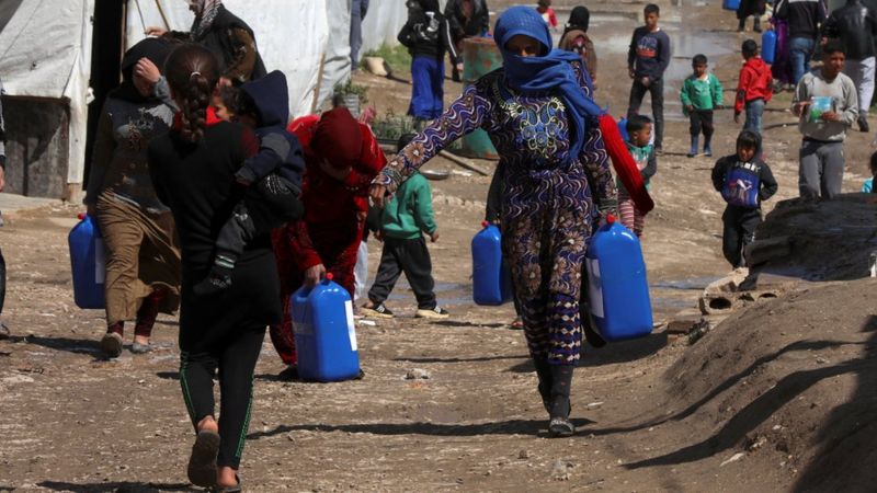 المفاضلة بين جحيمين.. انهيار لبنان يدفع لاجئين سوريين إلى قرار لم يتصوروه يوماً