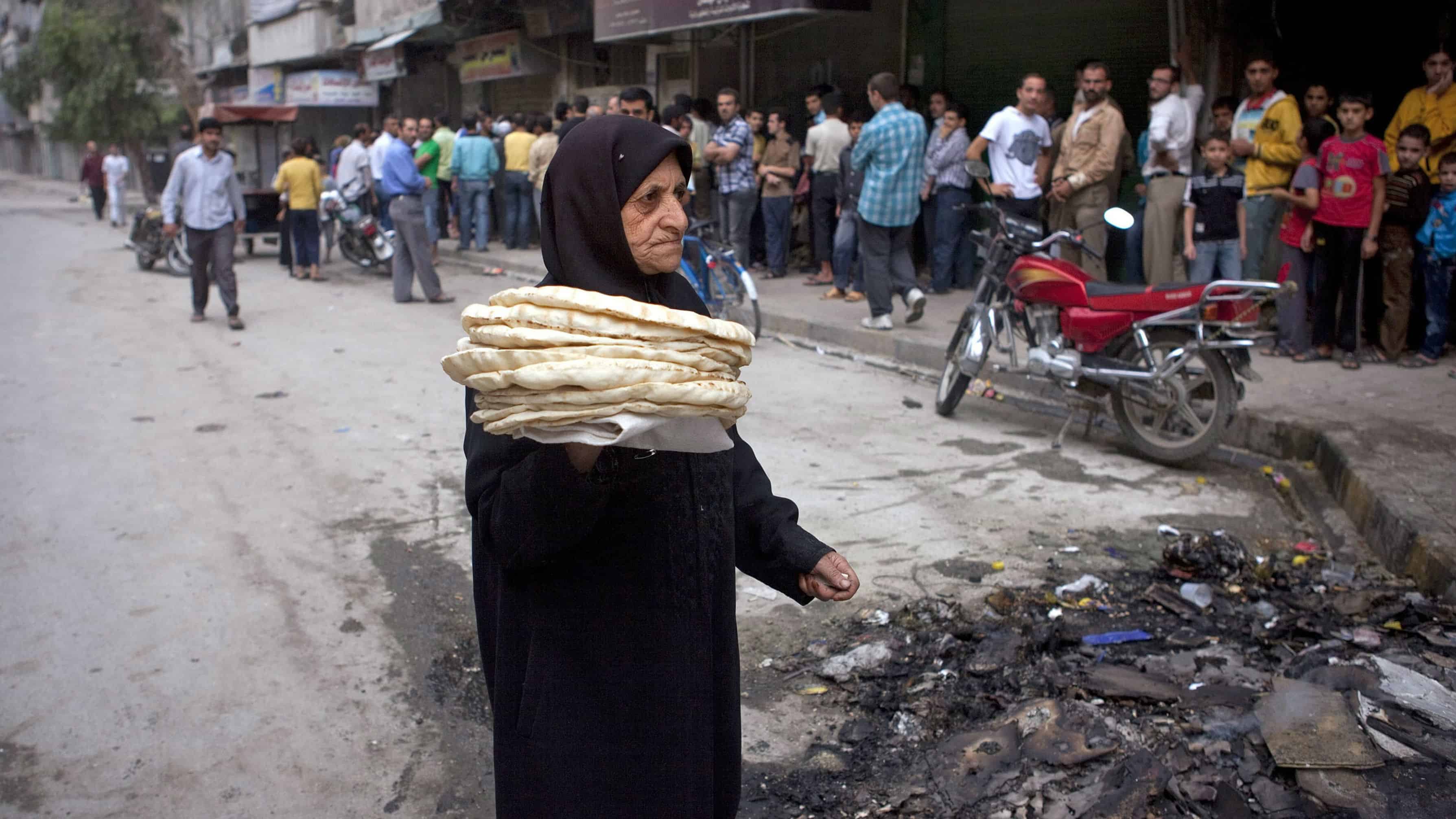 دمشق تتجاوز «خطها الأحمر» وترفع سعر الخبز