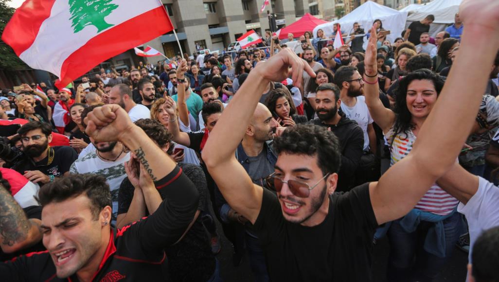  متظاهرو لبنان يبلورون مطالبهم:حكومة مؤقتة تمهد لانتخابات برلمانية مبكرة..